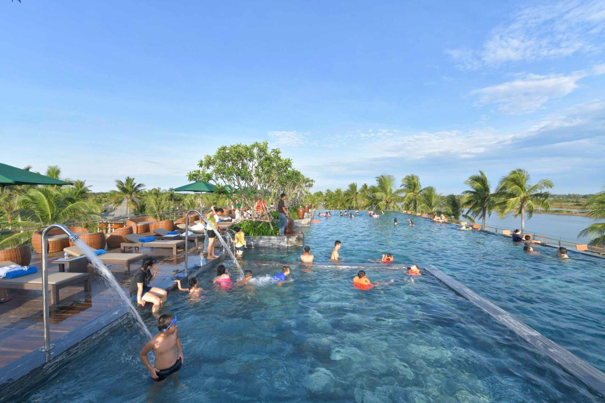 Cocoland River Beach Resort & Spa 꽝응아이 외부 사진